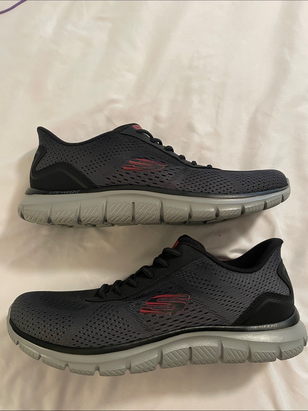 NWT men’s Skechers slip ins size 10